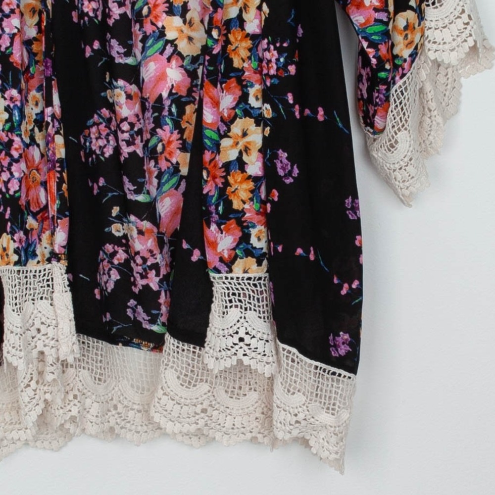 Umgee Black Floral Lace Trim Kimono Cardigan Duster Womens Size S/M Cottagecore - Picture 3 of 10